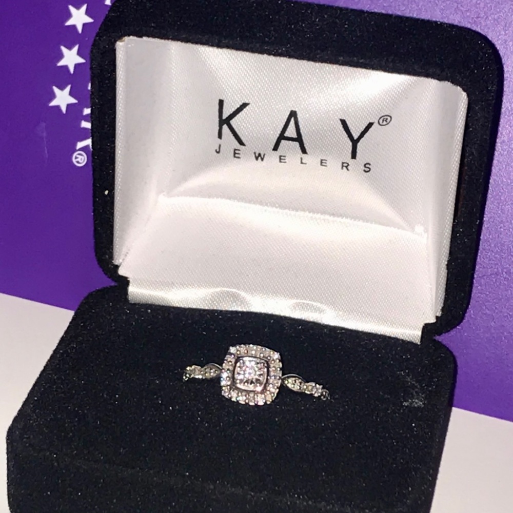 Diamond Promise Ring - Picture 5 of 6